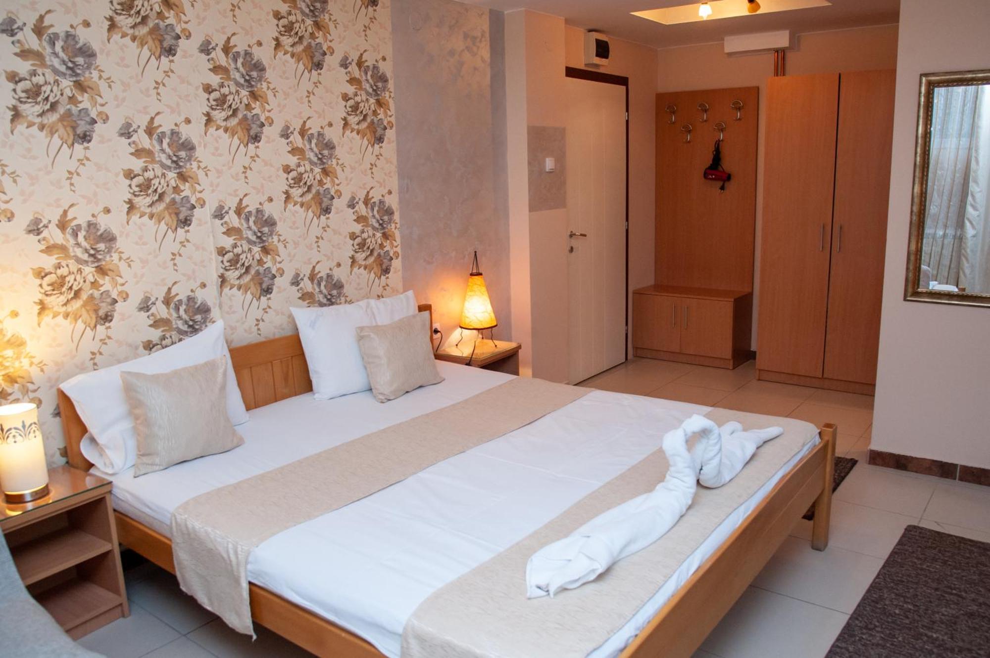 Hotel North City Titova Mitrovica Esterno foto