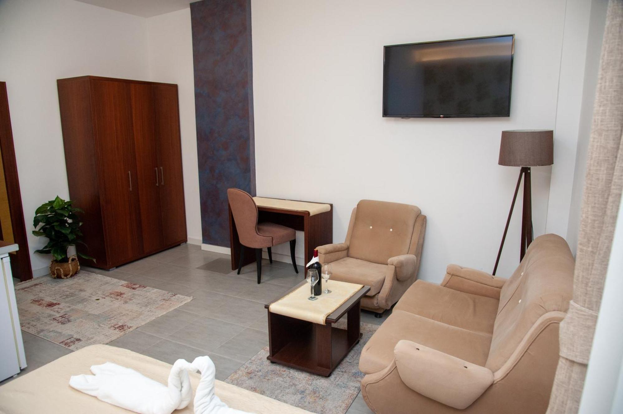 Hotel North City Titova Mitrovica Esterno foto