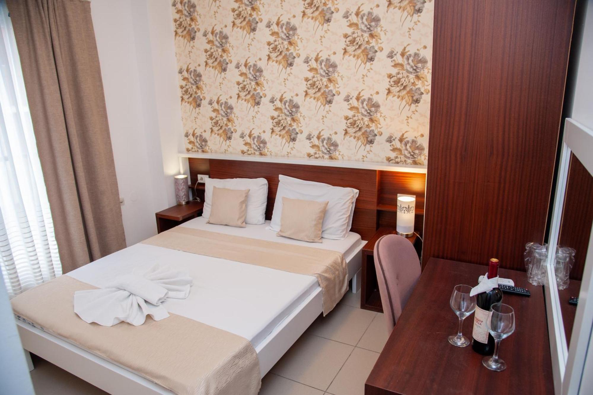 Hotel North City Titova Mitrovica Esterno foto