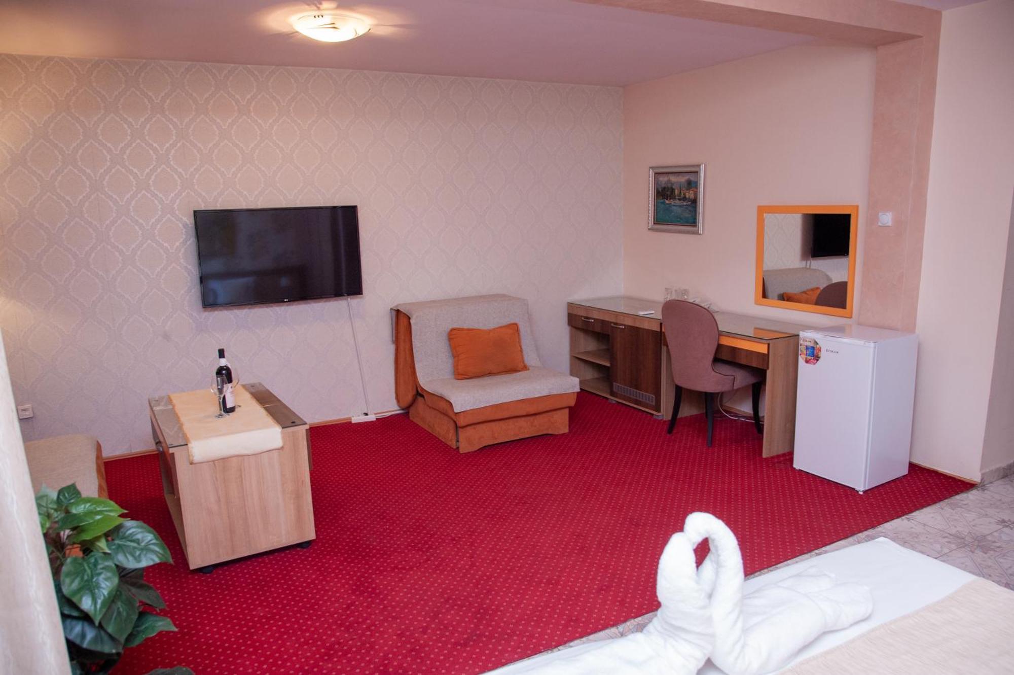 Hotel North City Titova Mitrovica Esterno foto