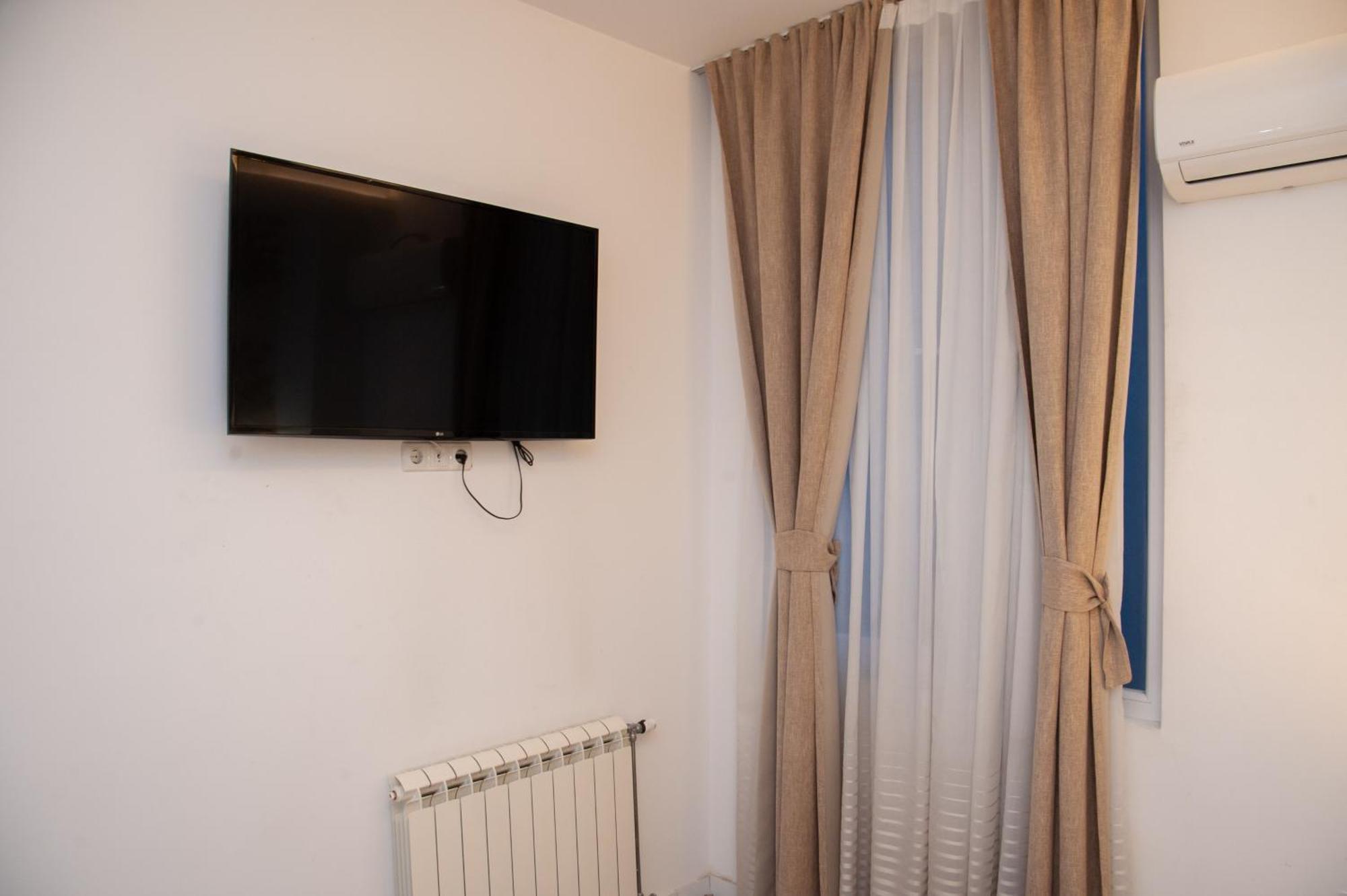 Hotel North City Titova Mitrovica Esterno foto
