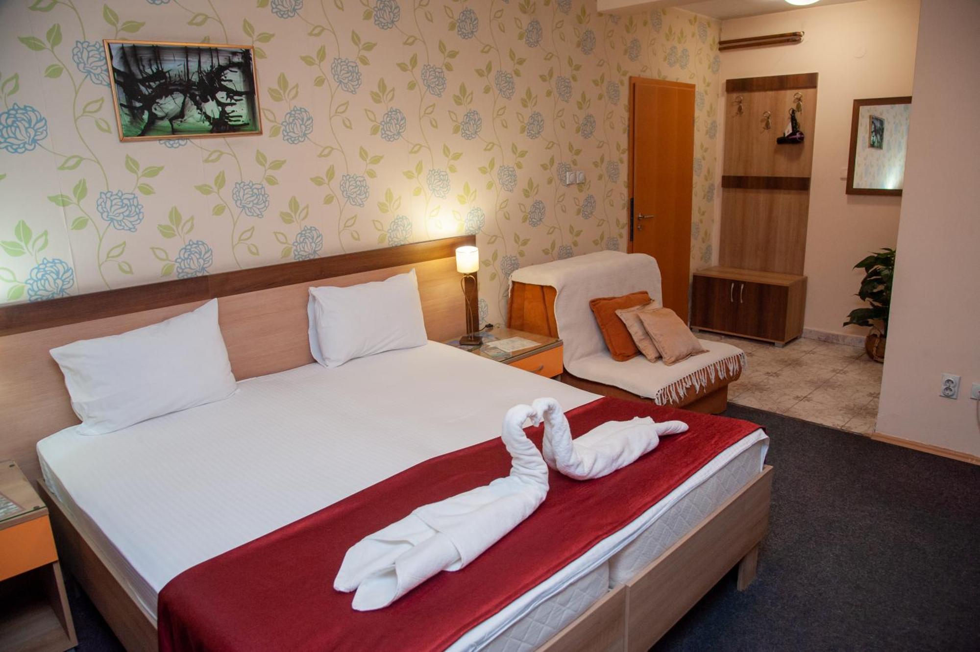 Hotel North City Titova Mitrovica Esterno foto
